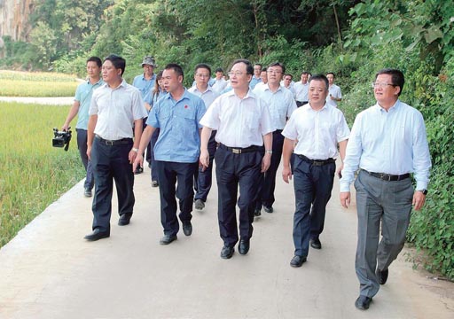 徐福順到航空工業(yè) 定點(diǎn)扶貧縣開展調(diào)研 徐福順到航空工業(yè) 定點(diǎn)扶貧縣開展調(diào)研